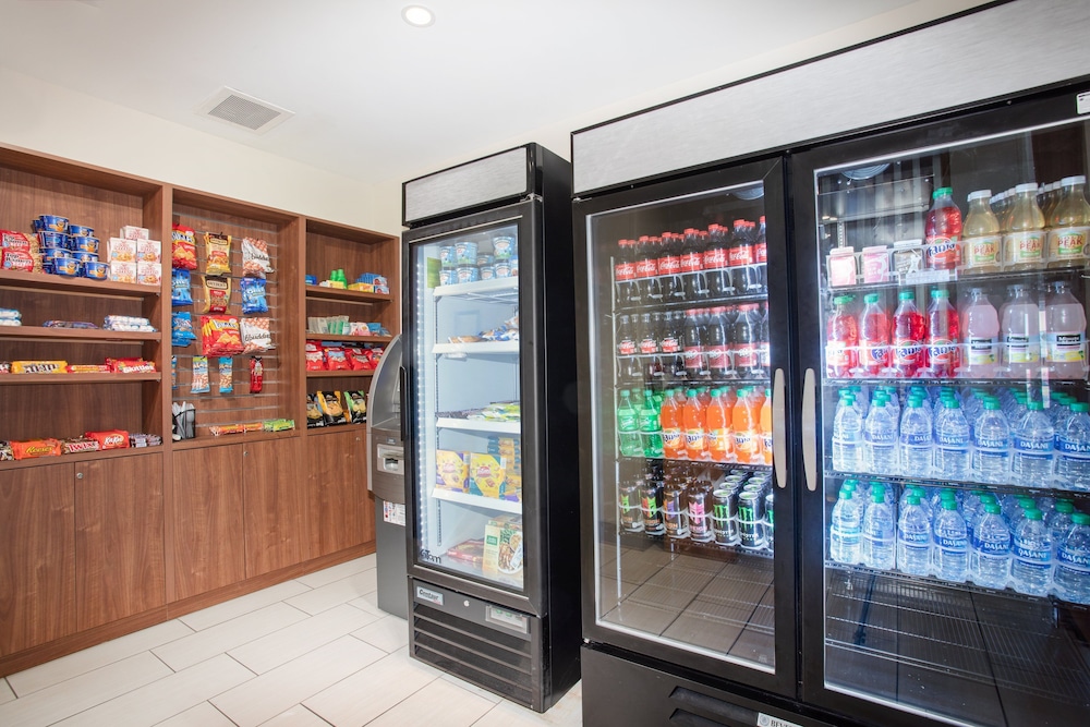 Holiday Inn Express & Suites Manhattan by IHG - photo 26