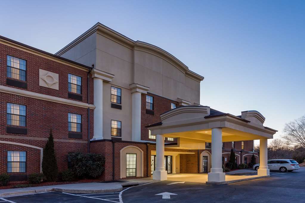 Wingate by Wyndham High Point Greensboro Airport South - carbon neutral hotel in High Point