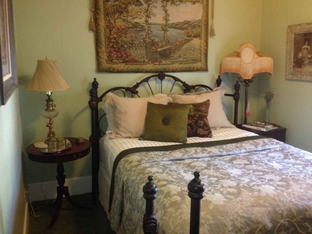 Weaverville Whitmore Inn - photo 6