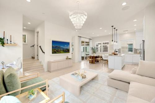 Grand Luxury 4bd Estate In Irvine — Irvine