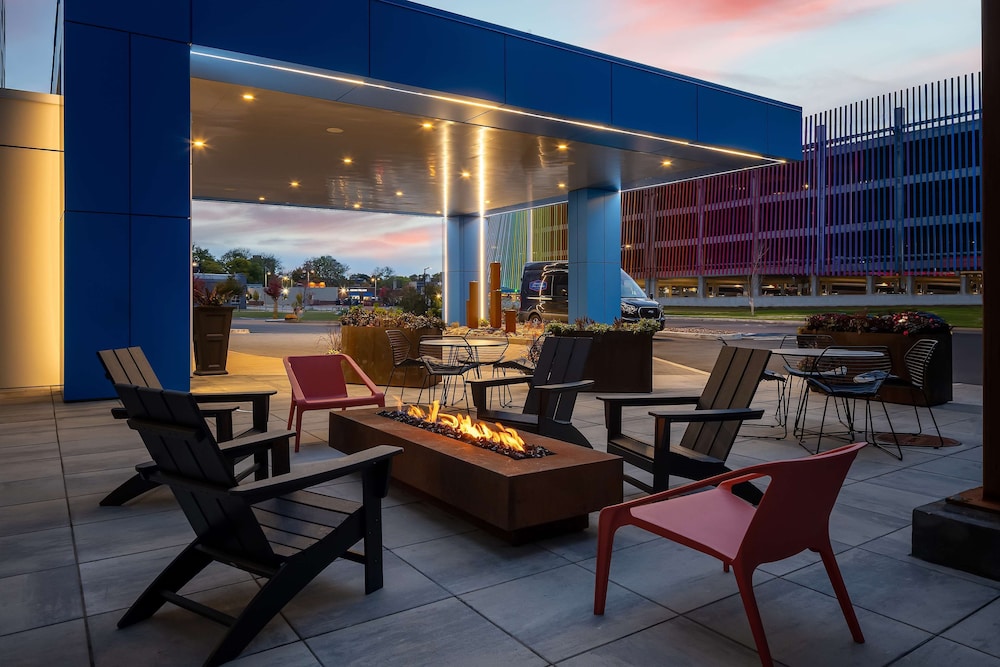 Hampton Inn & Suites by Hilton Rochester Downtown - photo 59
