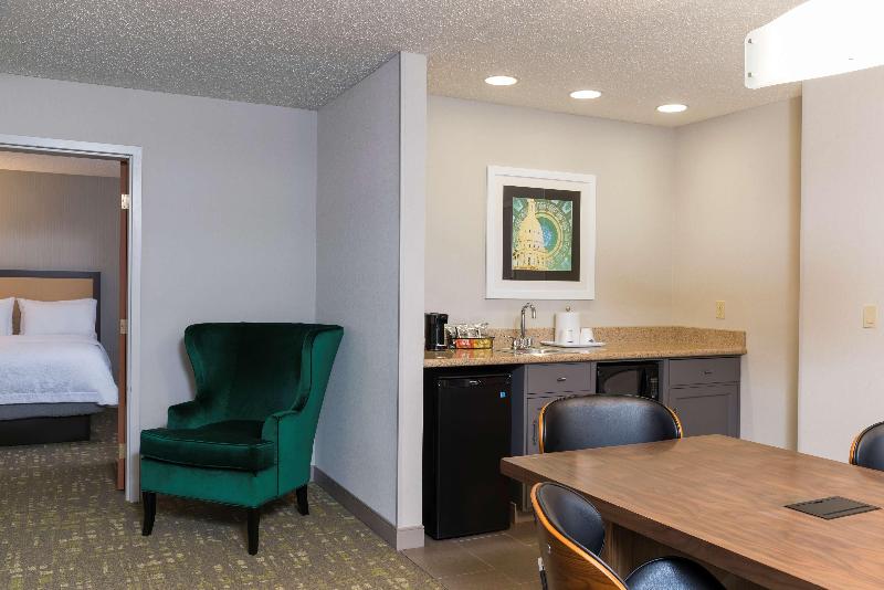 Hampton Inn & Suites East Lansing Okemos - photo 77
