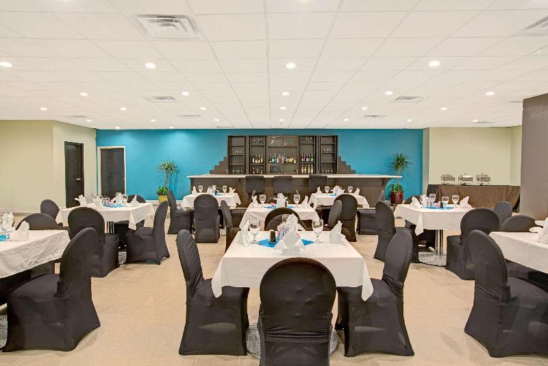 Ramada Plaza Charlotte Airport Hotel and Conference Center - photo 27