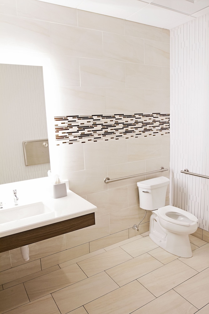 Holiday Inn Express & Suites Greenwood Mall by IHG - photo 19