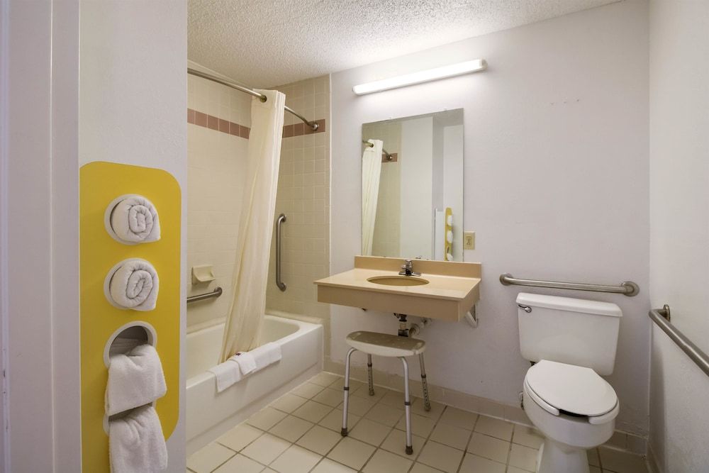 Motel 6 Holyoke MA - photo 12