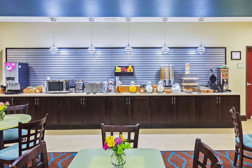 La Quinta Inn Suites Floresville - photo 48