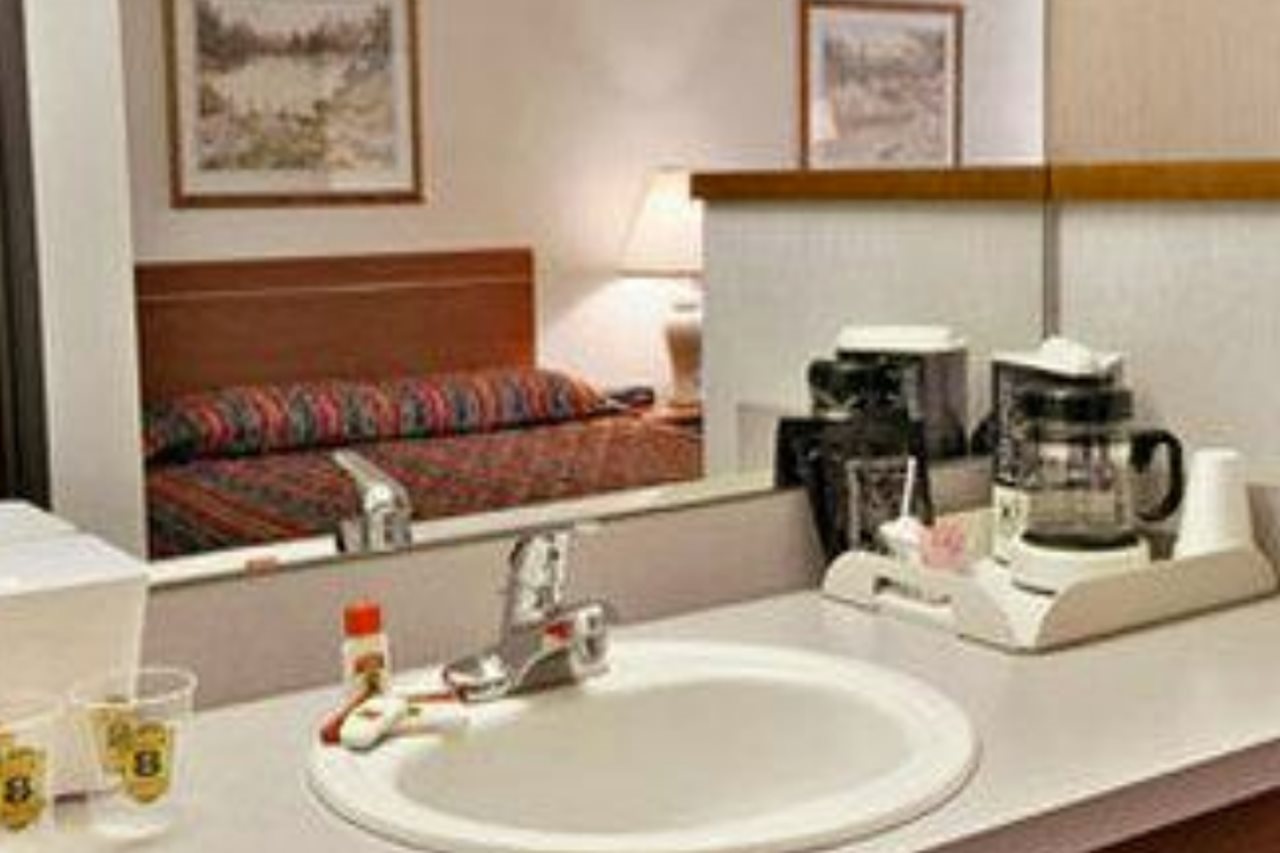 Super 8 Gresham Portland Area - photo 17
