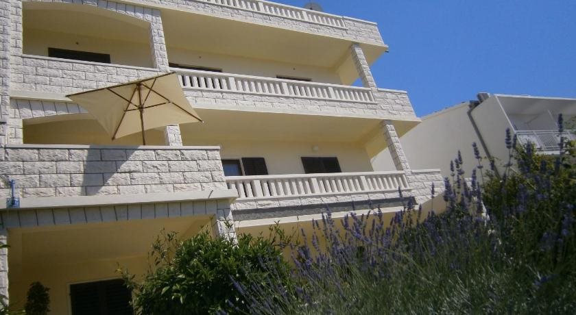 Pebble Creek - carbon neutral hotel in Three Rivers