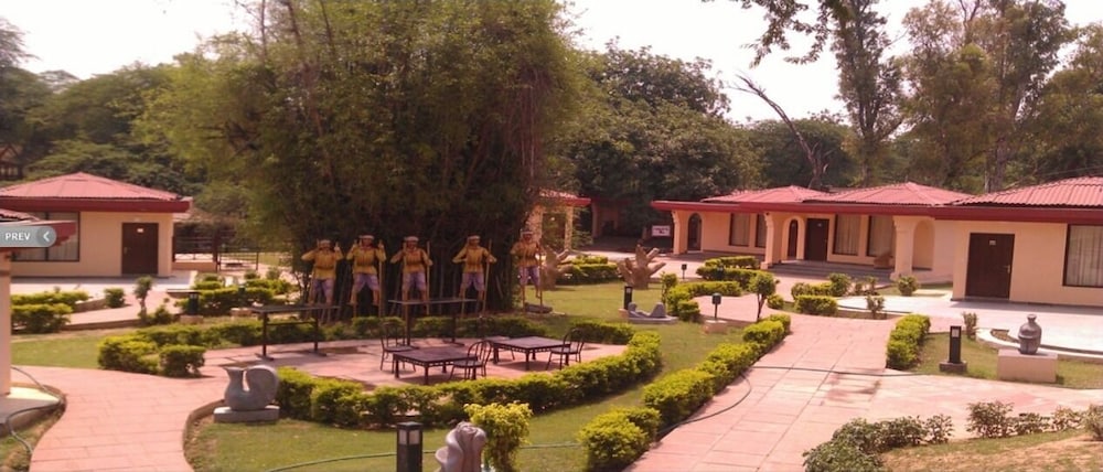 Design galleries complex - carbon neutral hotel in Faridabad