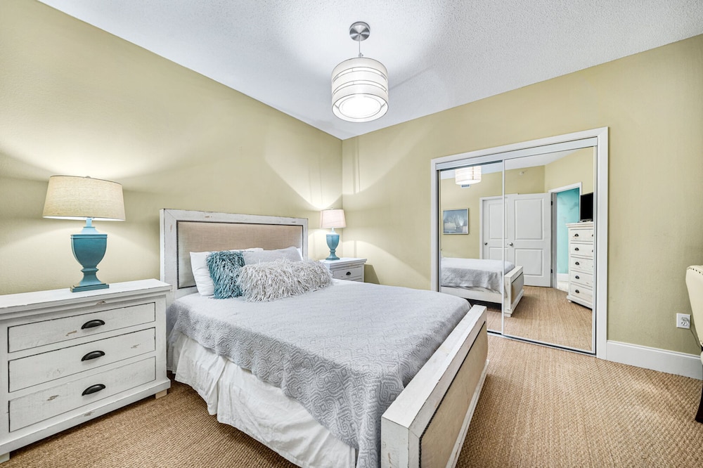 Caribe Resort by Hosteeva - carbon neutral hotel in Orange Beach