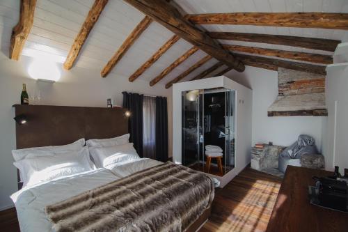 Chambres d hôtes La Latteria — 4-Star Luxury Hotel in Torgnon, Italy