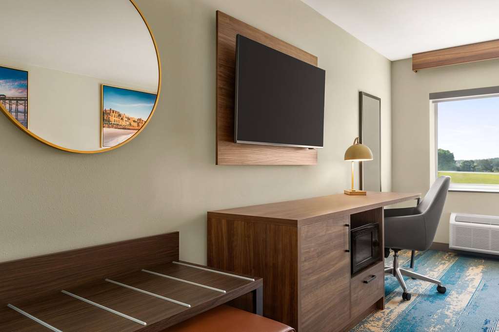 La Quinta Inn by Wyndham Columbia NE Fort Jackson - photo 33