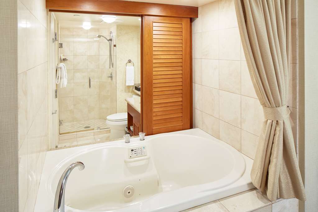 Outrigger Waikiki Beach Resort - photo 95
