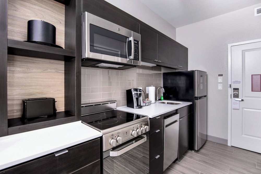 TownePlace Suites by Marriott Houston Hobby Airport - photo 24