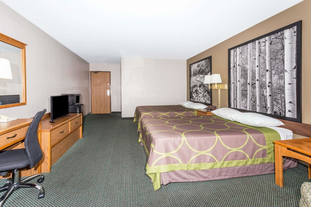 Super 8 by Wyndham Ft. Morgan - photo 7