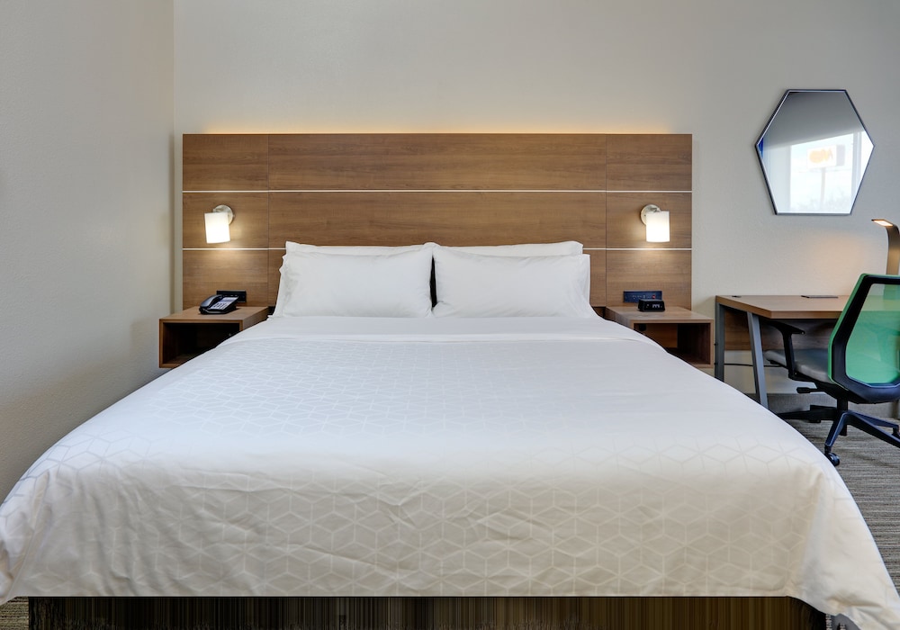 Holiday Inn Express & Suites Round Rock - photo 3