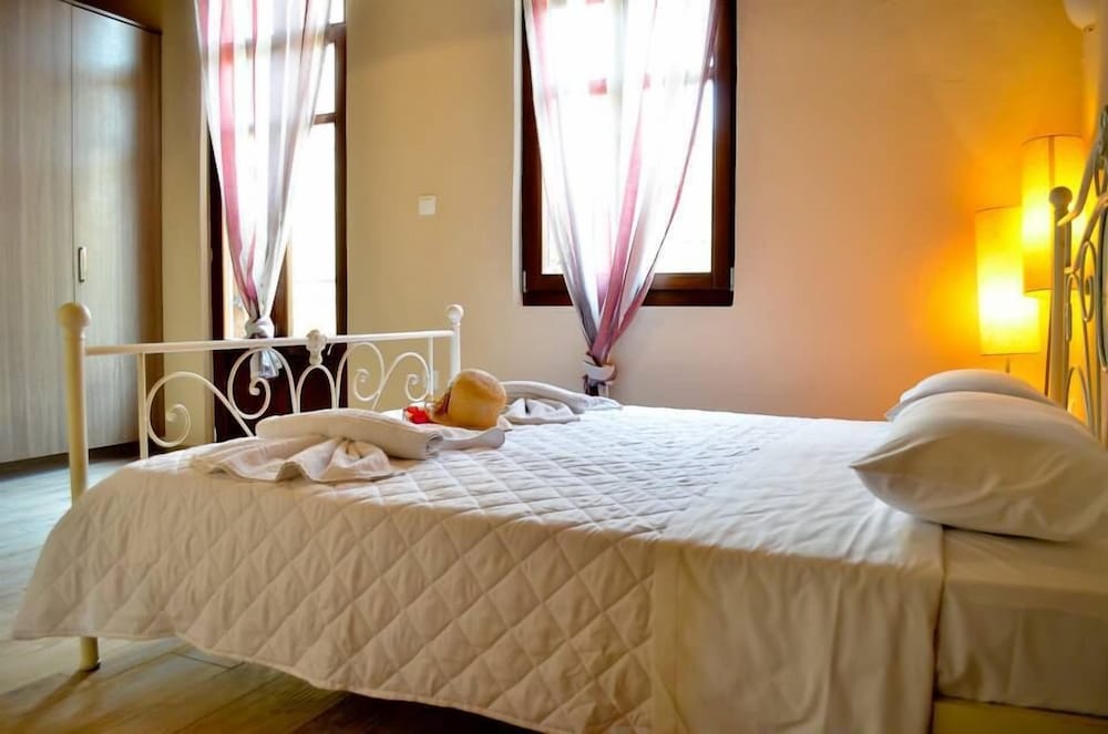 Asikiko Suites — 4-Star Luxury Hotel in Rethymno, Greece