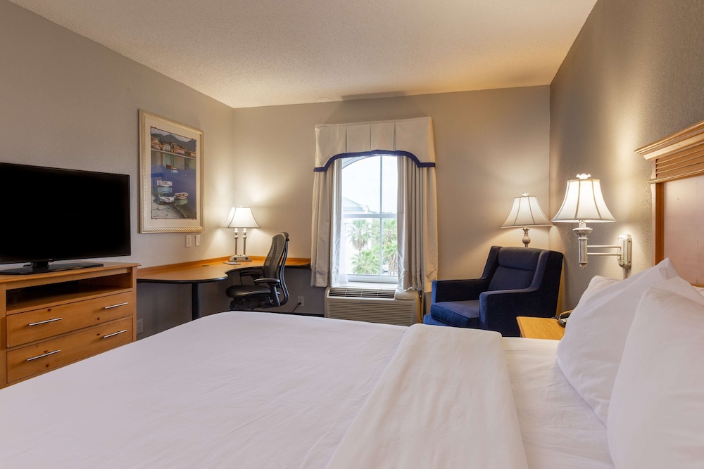 Hampton Inn & Suites Jacksonville Deerwood Park - photo 10