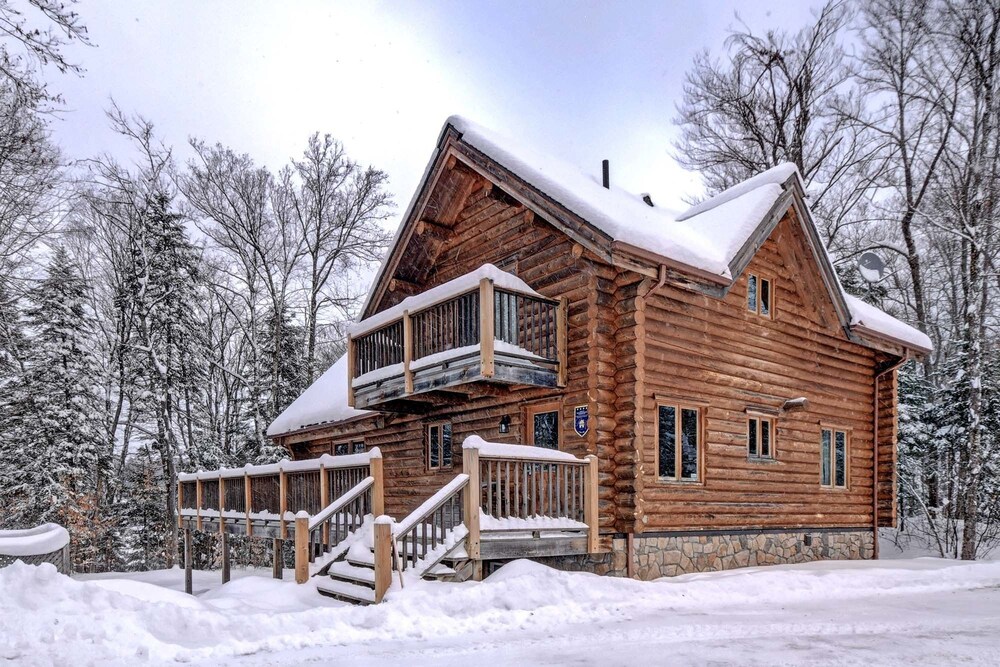 Chalet Algonquin — 4-Star Luxury Hotel in Labelle, Canada