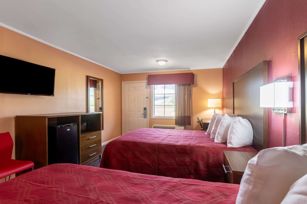 Econo Lodge Cornersville I 65 - photo 13
