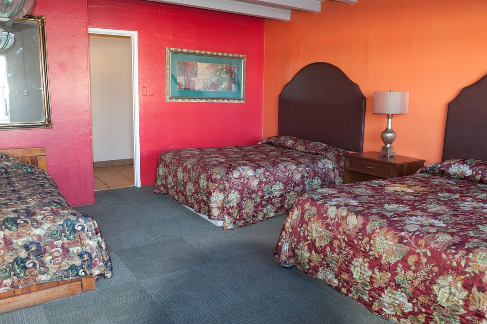 Motel 8 Plus - photo 14