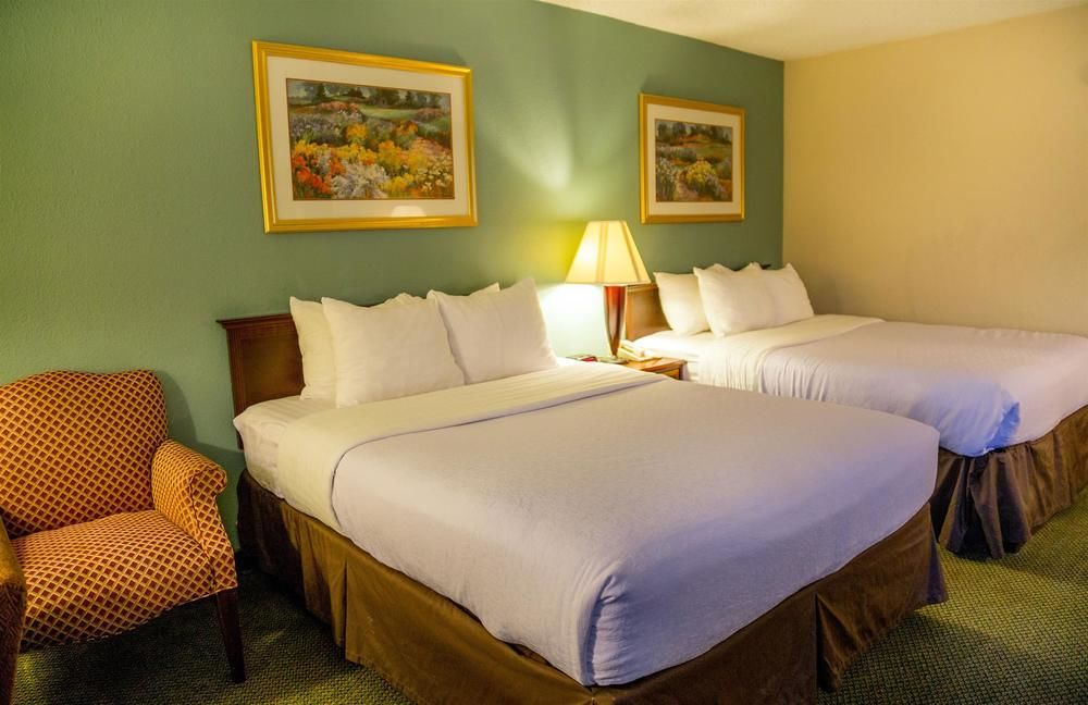 Ramada Plaza Rochester Airport - photo 26