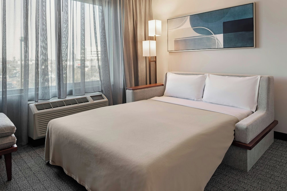 Courtyard by Marriott Long Beach Airport - photo 24