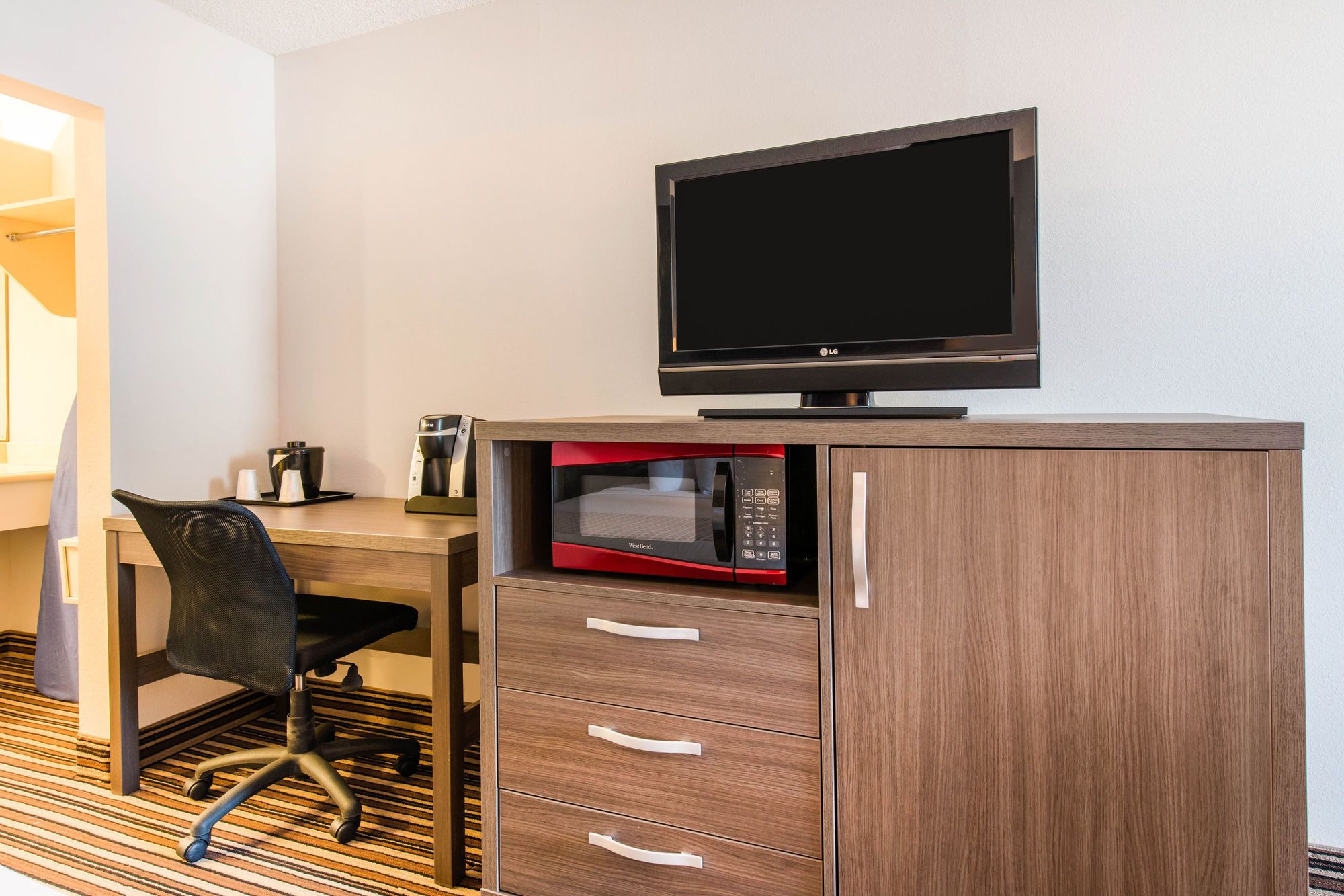 Econo Lodge Orlando Airport - photo 25