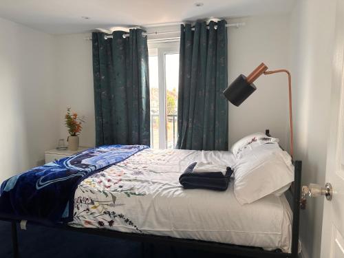 Quiet room in Hornchurch near Romford station on Elizabeth line to and from Heathrow airport — hotel in Romford