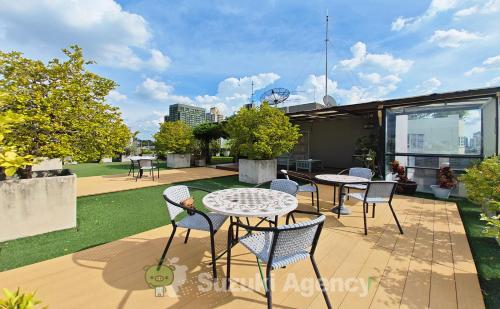 W8 CONDO TOP Floor LUXE 3 Bedroom Penthouse Hip central Bangkok area 5 mins from Thonglo BTS station