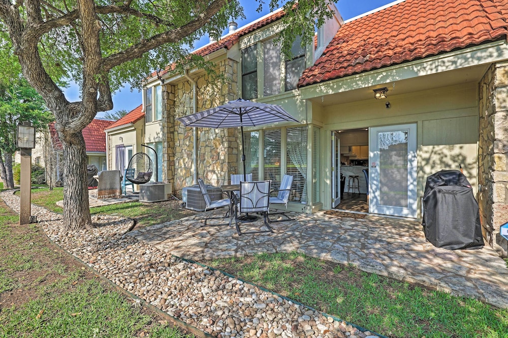 Modern Townhome w Patio Next Door to Resort - photo 12