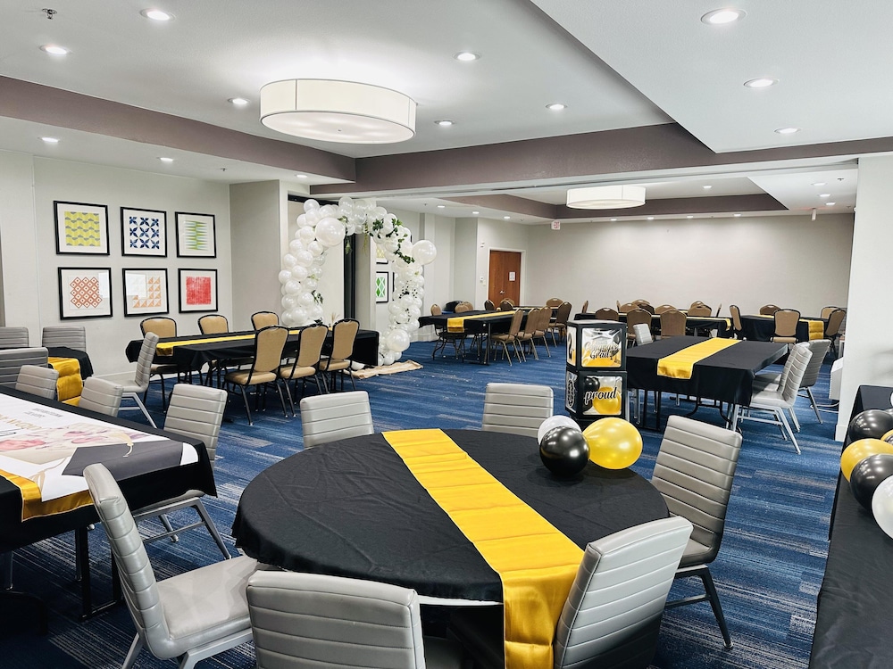 Holiday Inn Express & Suites Mansfield by IHG - photo 62