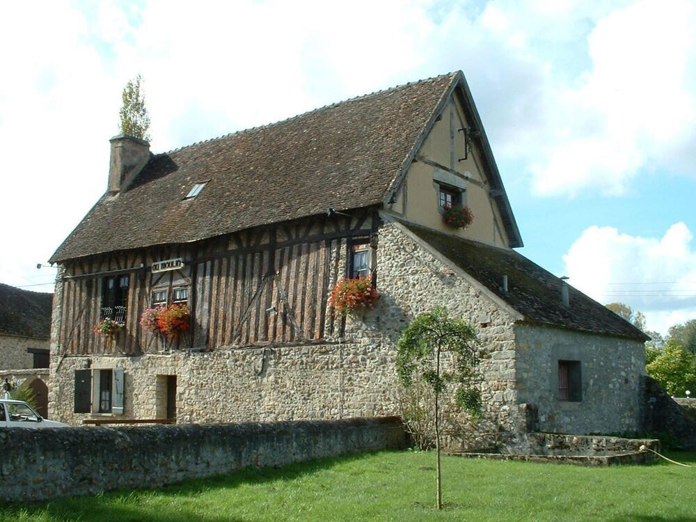 Au Moulin de Flagy - carbon neutral hotel in Nemours