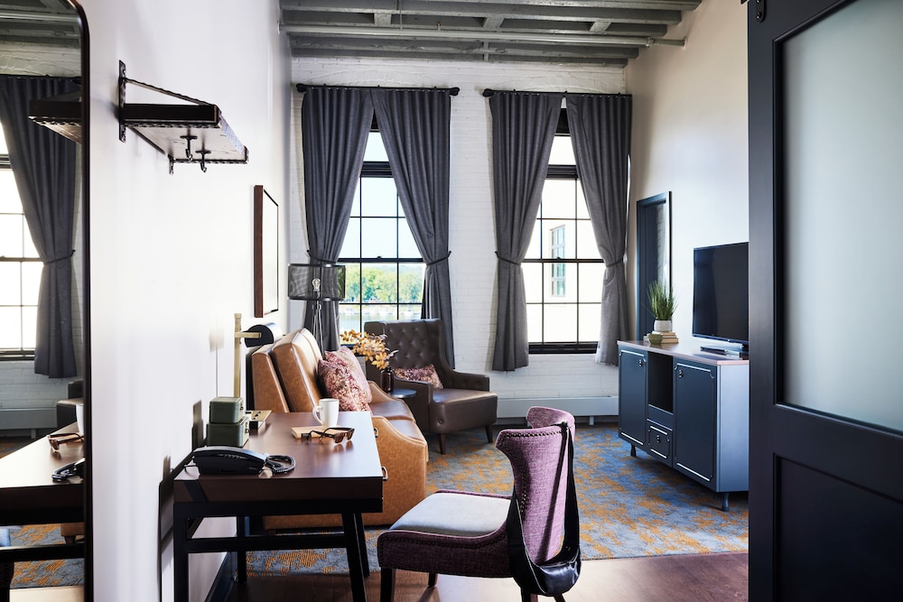 The Confluence Hotel - photo 15