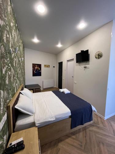 Deluxe Rooms and Apartments Near Metro