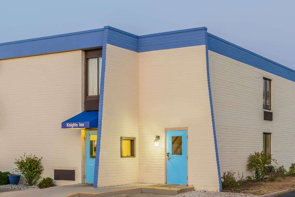 Knights Inn Dayton at Poe Ave - photo 2