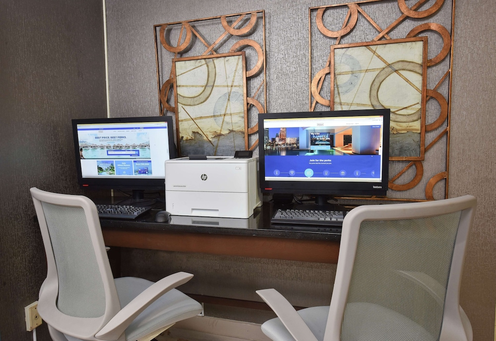 Hampton Inn Madison - photo 23