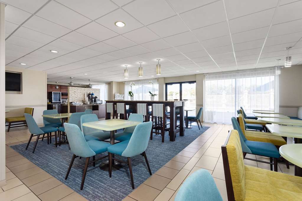 La Quinta Inn & Suites by Wyndham Bonita Springs Naples N. - photo 3