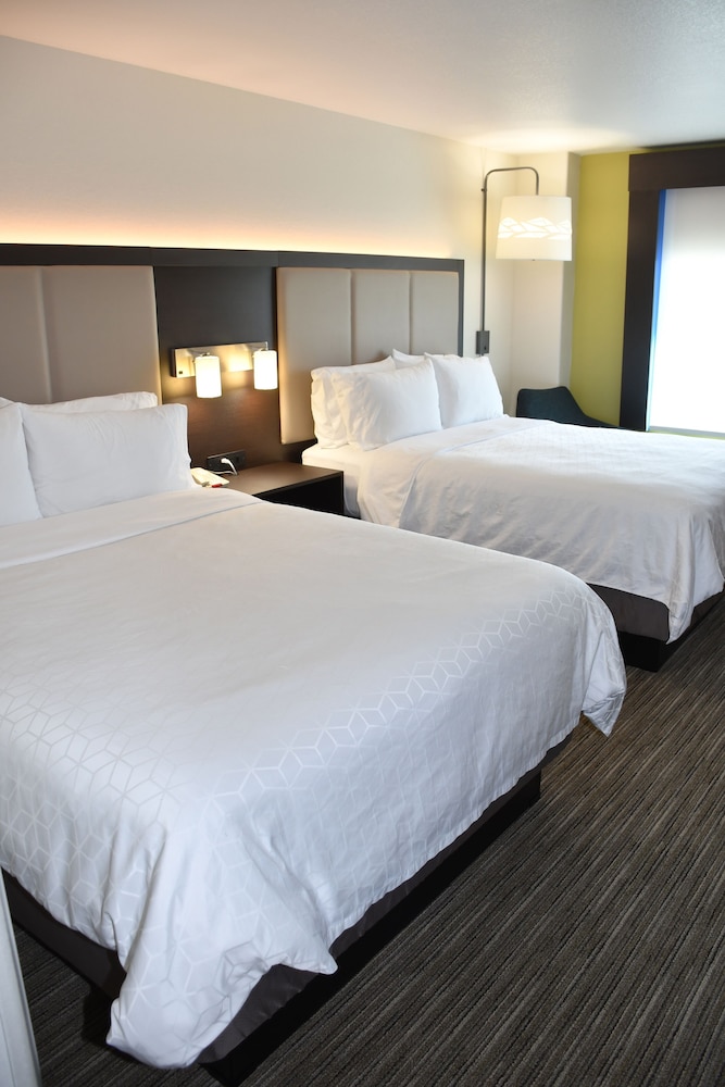 Holiday Inn Express & Suites Evanston By IHG - photo 7
