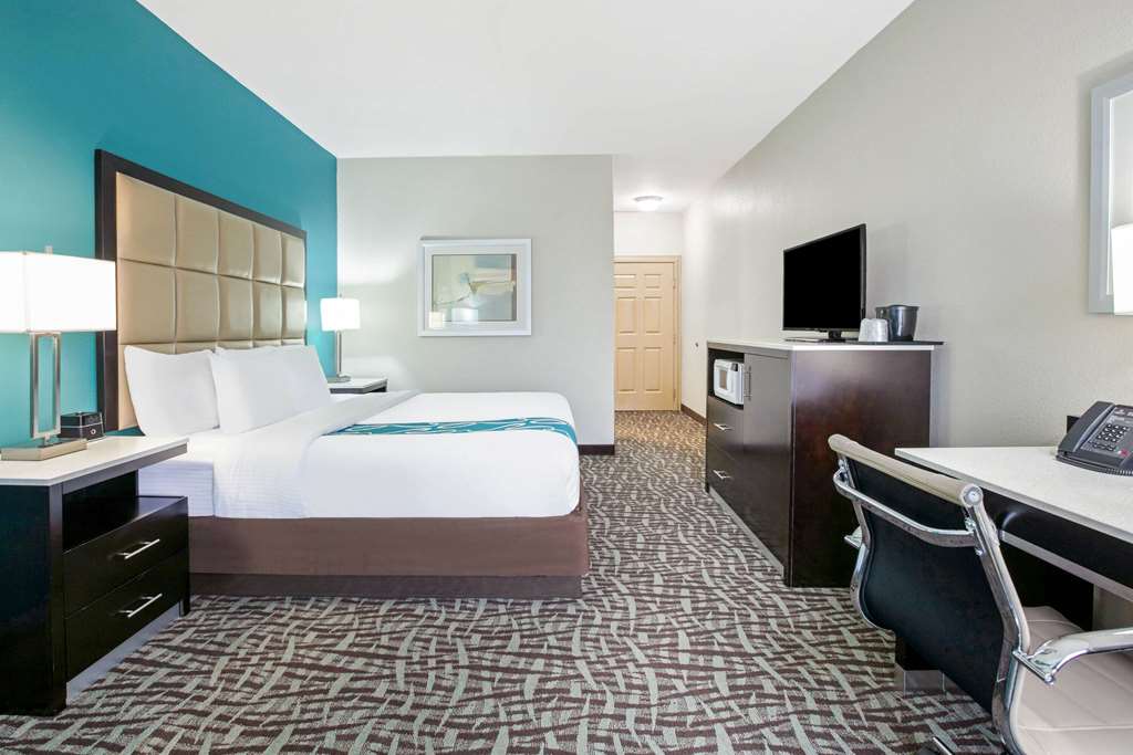 La Quinta Inn & Suites by Wyndham Paris - photo 10