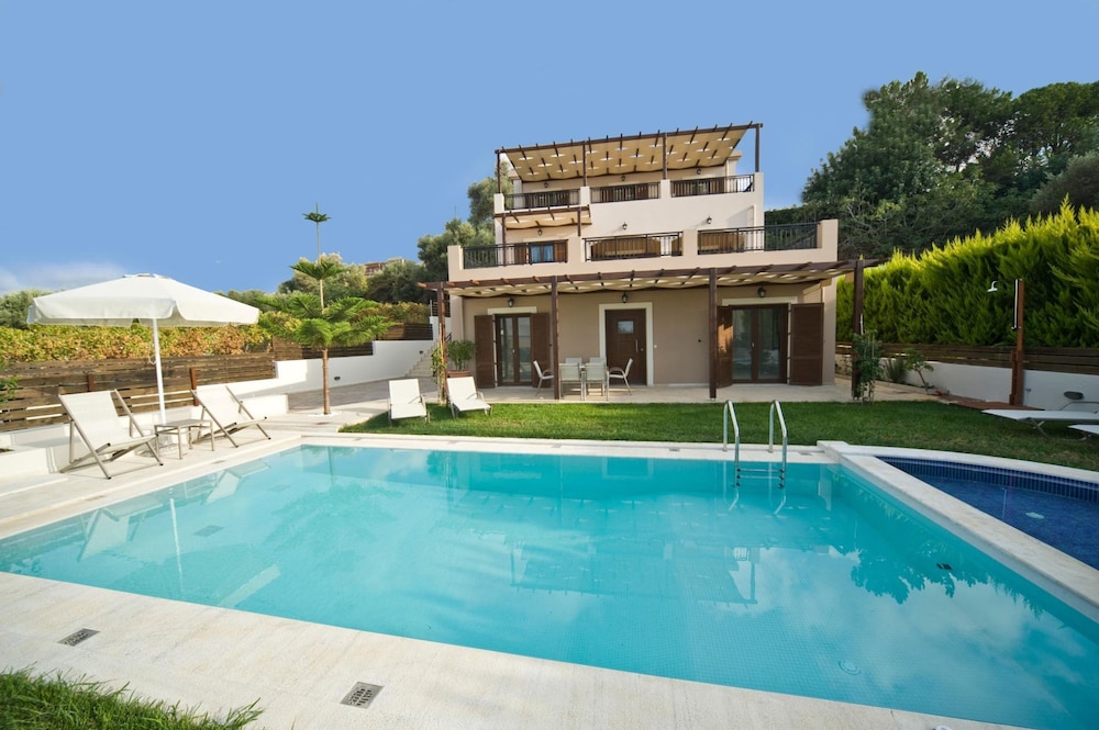 Villa Orsalia With Private Pool — 4-Star Luxury Hotel in Rethymno, Greece