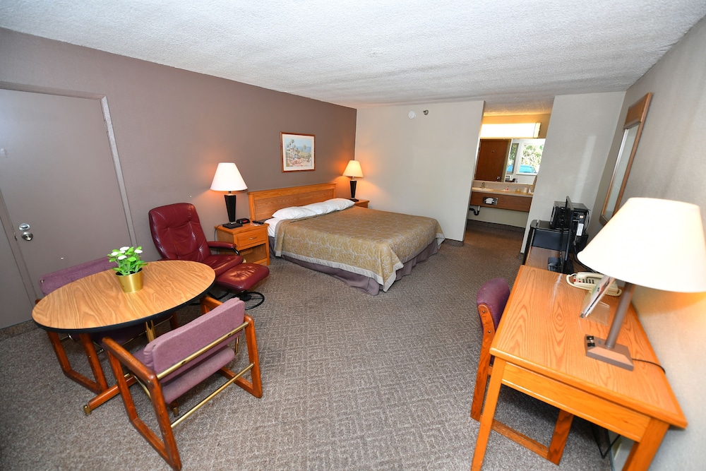 Costa Mesa Inn - photo 20