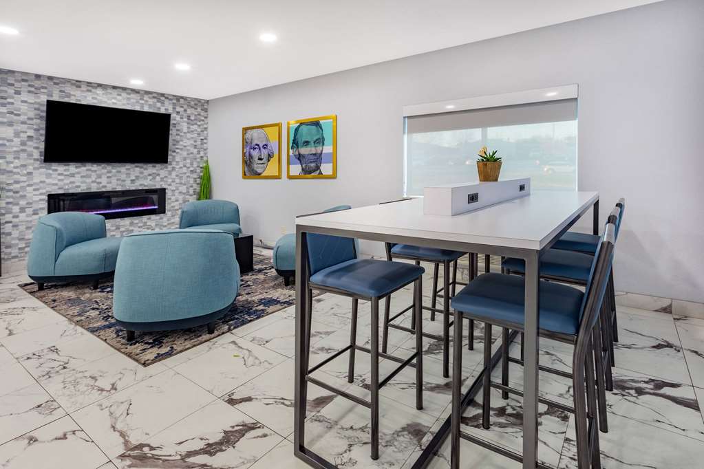 AmericInn by Wyndham Quincy - photo 6
