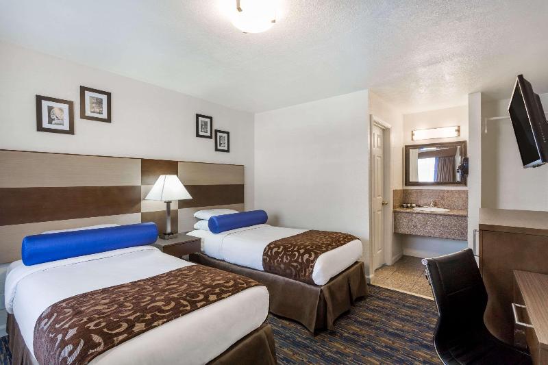Howard Johnson by Wyndham Berkeley - photo 14