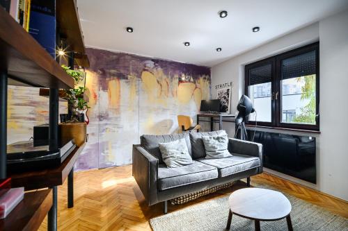 Cozy Central Flat in Cluj Napoca with Home Cinema — 4-Star Luxury Hotel in Cluj-Napoca, Romania
