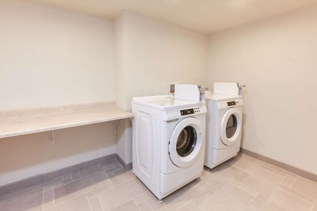 La Quinta Inn & Suites by Wyndham Philadelphia Airport - photo 29