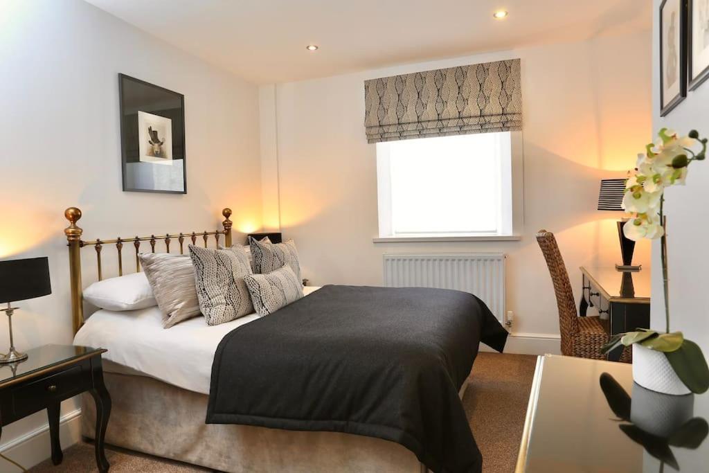 8 Crickhowell Cottages Standard St Central Crickhowell — 4-Star Luxury Hotel in Crickhowell, United Kingdom