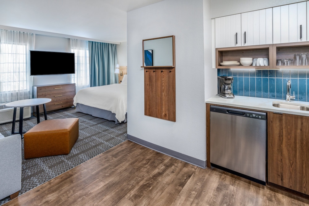 Staybridge Suites Denver Cherry Creek by IHG - photo 13