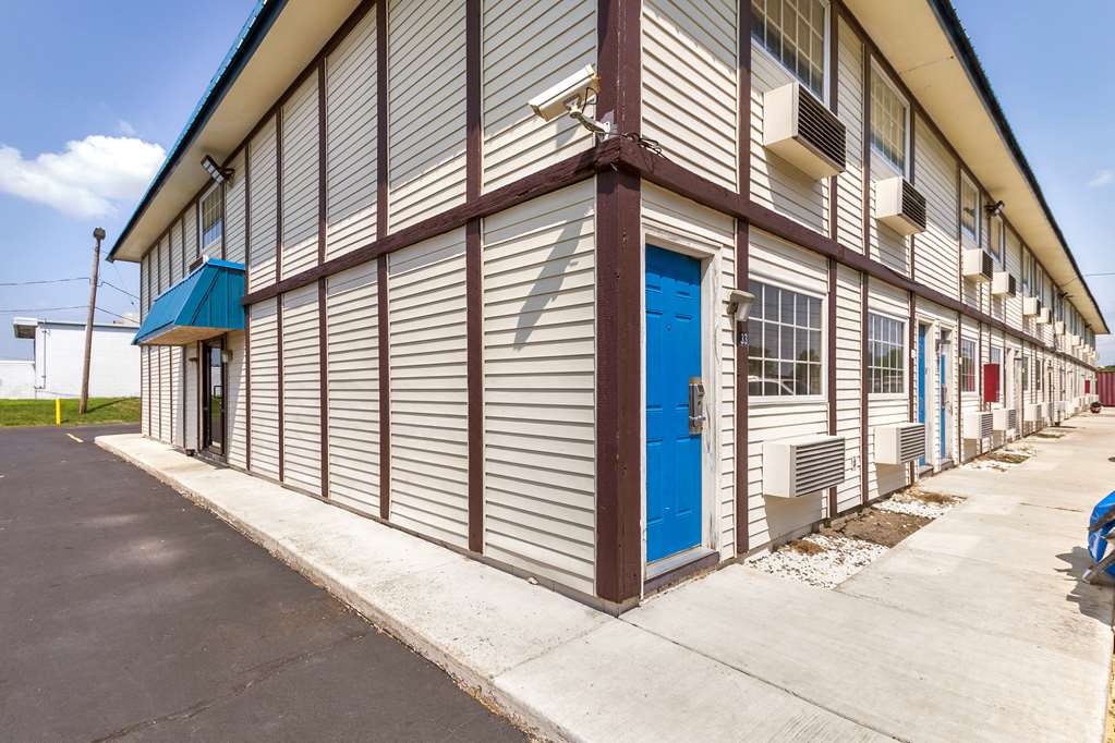 Motel 6 Rossford OH - photo 2