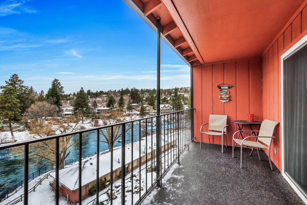 Bend Riverside Inn & Suites - photo 291